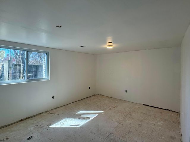 210 E Central Avenue, Delaware, OH 43015