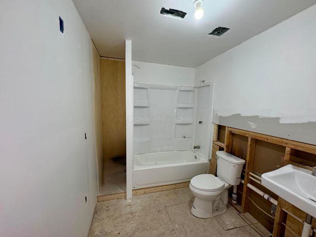 210 E Central Avenue, Delaware, OH 43015