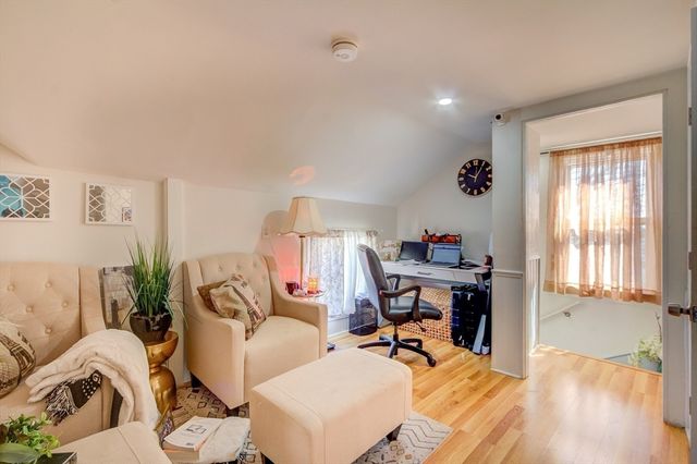 546 Snell St, Fall River, MA 02721