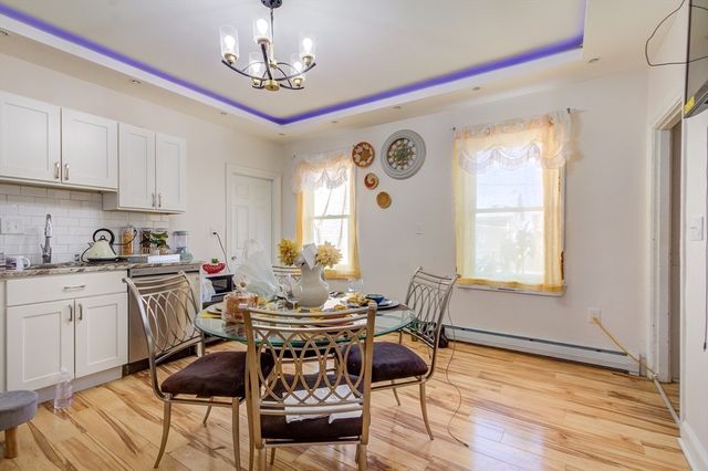 546 Snell St, Fall River, MA 02721