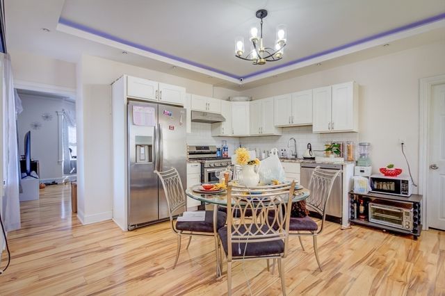 546 Snell St, Fall River, MA 02721