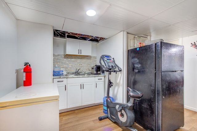 546 Snell St, Fall River, MA 02721