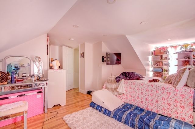 546 Snell St, Fall River, MA 02721