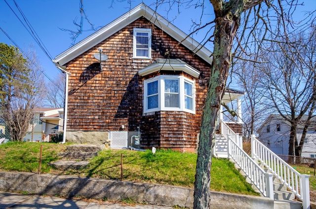 546 Snell St, Fall River, MA 02721