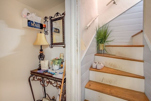 546 Snell St, Fall River, MA 02721