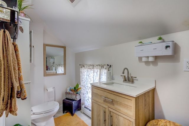 546 Snell St, Fall River, MA 02721