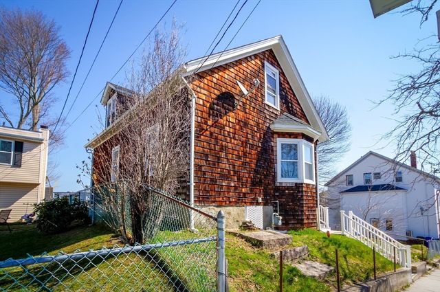 546 Snell St, Fall River, MA 02721