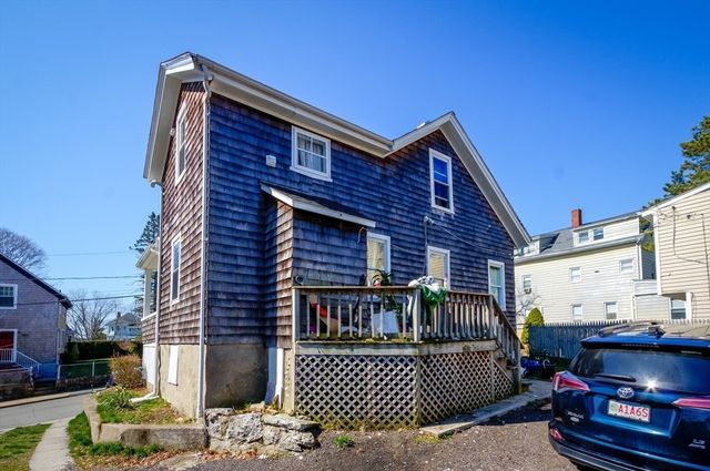 546 Snell St, Fall River, MA 02721
