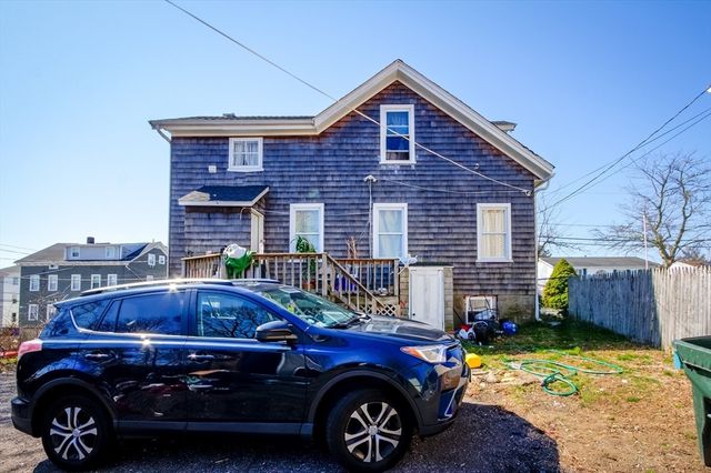 546 Snell St, Fall River, MA 02721