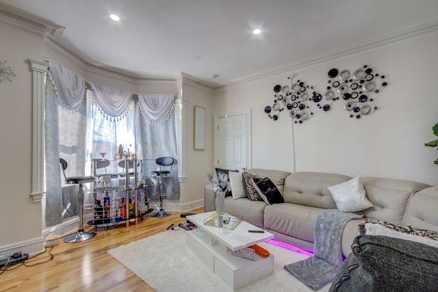 546 Snell St, Fall River, MA 02721