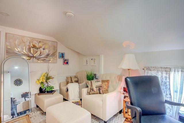 546 Snell St, Fall River, MA 02721