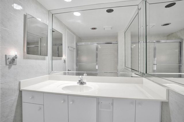 4010 Galt Ocean Drive 310, Fort Lauderdale, FL 33308