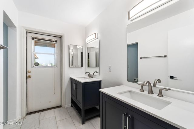 2323 E GREASEWOOD Street, Apache Junction, AZ 85119