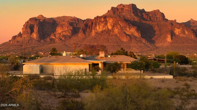 2323 E GREASEWOOD Street, Apache Junction, AZ 85119