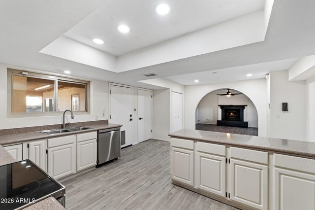 2323 E GREASEWOOD Street, Apache Junction, AZ 85119