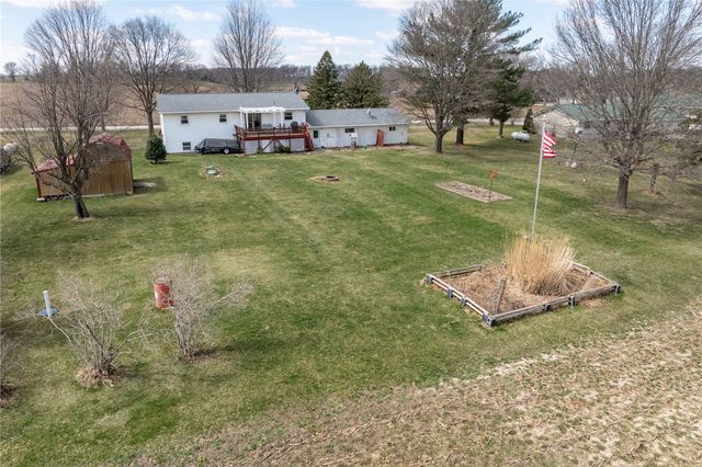 2276 57th Street Trail, Vinton, IA 52349