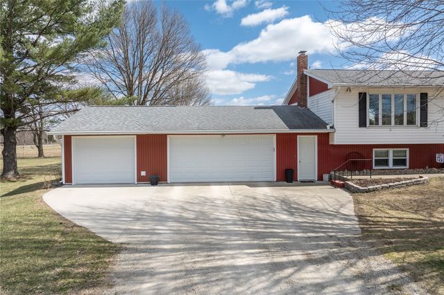 2276 57th Street Trail, Vinton, IA 52349