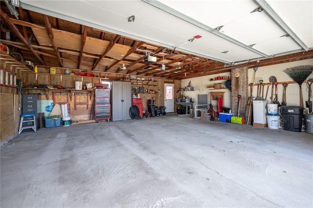 2276 57th Street Trail, Vinton, IA 52349