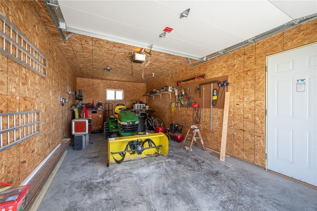 2276 57th Street Trail, Vinton, IA 52349