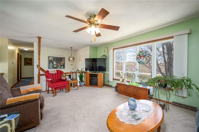 2276 57th Street Trail, Vinton, IA 52349