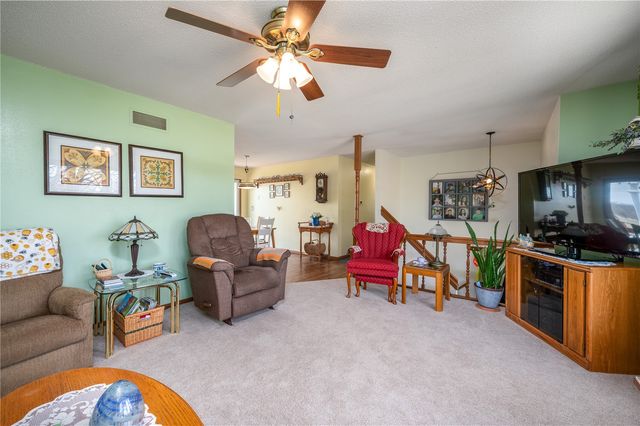 2276 57th Street Trail, Vinton, IA 52349