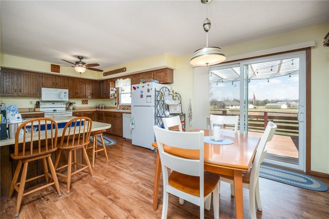 2276 57th Street Trail, Vinton, IA 52349