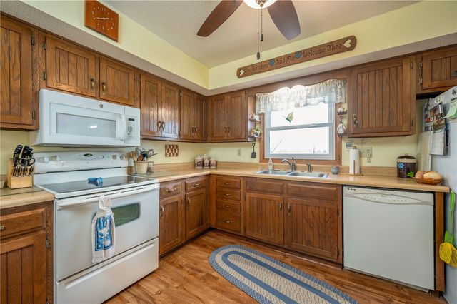 2276 57th Street Trail, Vinton, IA 52349