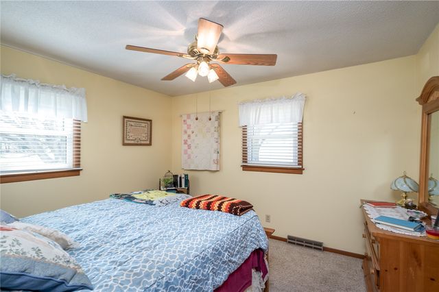 2276 57th Street Trail, Vinton, IA 52349