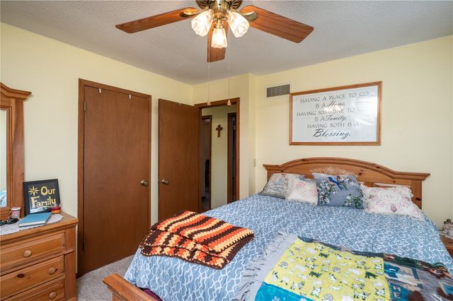 2276 57th Street Trail, Vinton, IA 52349