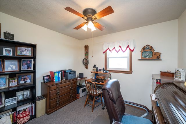 2276 57th Street Trail, Vinton, IA 52349