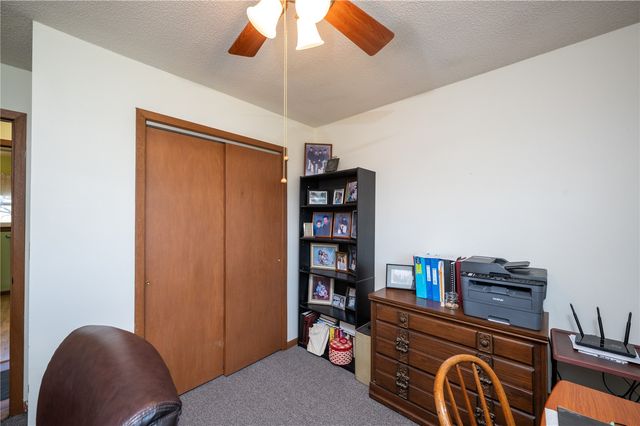 2276 57th Street Trail, Vinton, IA 52349