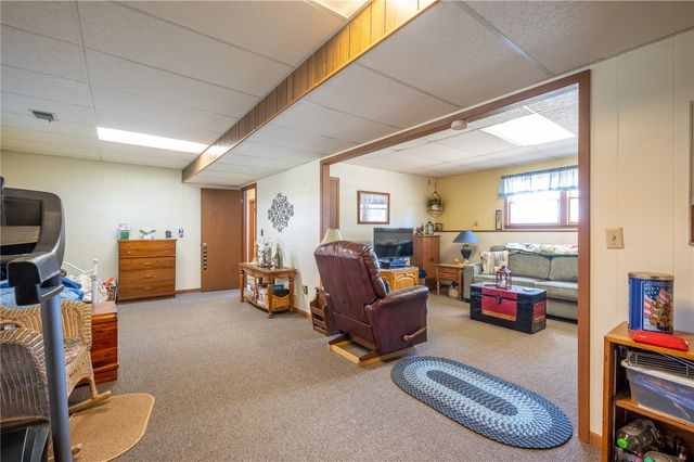 2276 57th Street Trail, Vinton, IA 52349