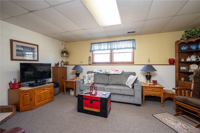 2276 57th Street Trail, Vinton, IA 52349