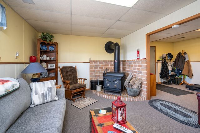 2276 57th Street Trail, Vinton, IA 52349