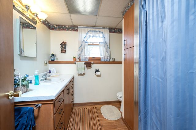 2276 57th Street Trail, Vinton, IA 52349