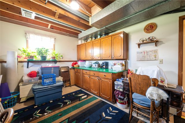 2276 57th Street Trail, Vinton, IA 52349