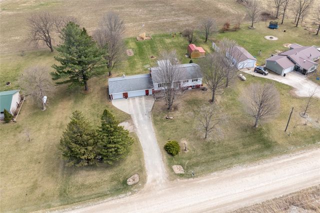 2276 57th Street Trail, Vinton, IA 52349