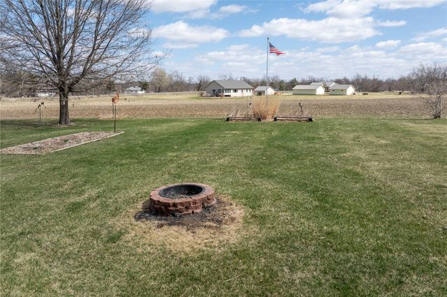 2276 57th Street Trail, Vinton, IA 52349