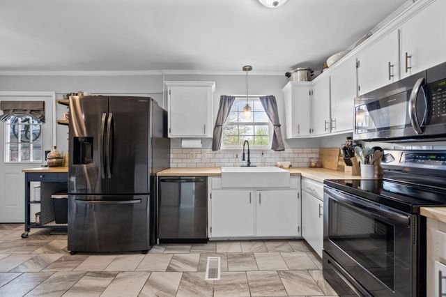 1305 Hixson Avenue, Hixson, TN 37343