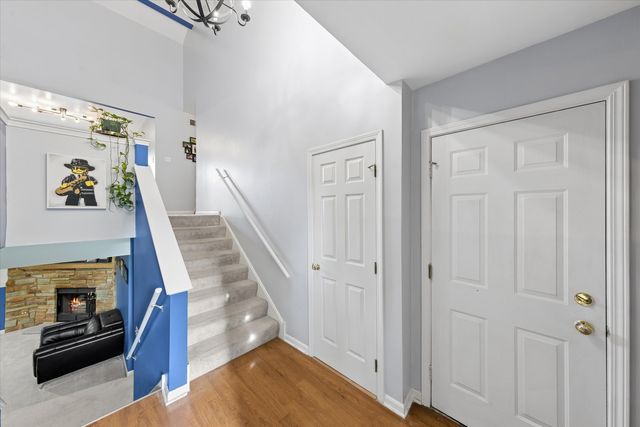 517 N Warwick Avenue, Westmont, IL 60559