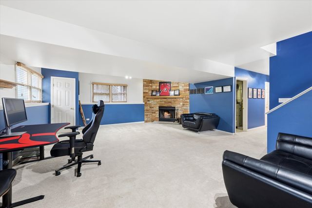 517 N Warwick Avenue, Westmont, IL 60559