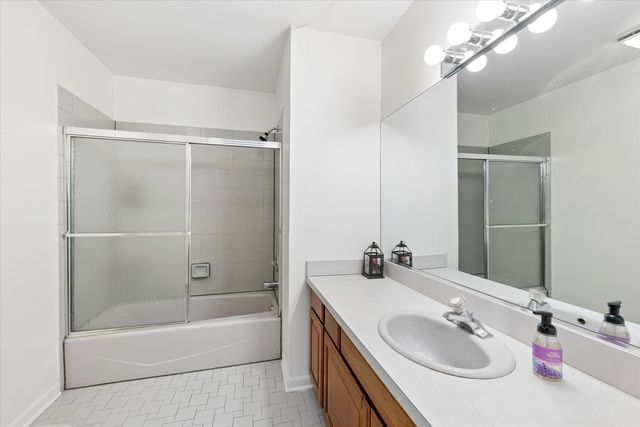 517 N Warwick Avenue, Westmont, IL 60559