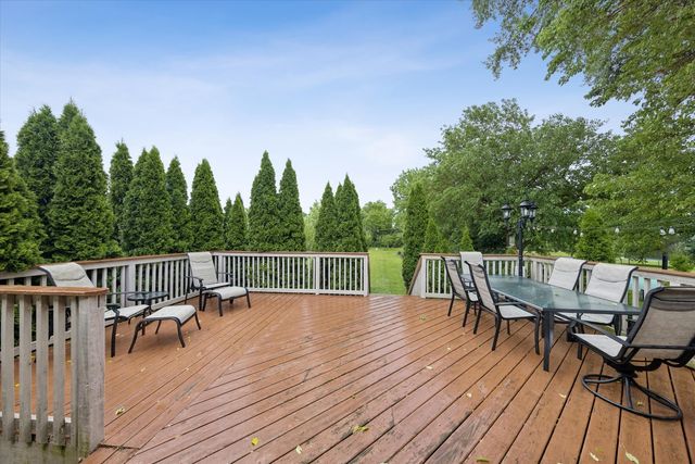 517 N Warwick Avenue, Westmont, IL 60559