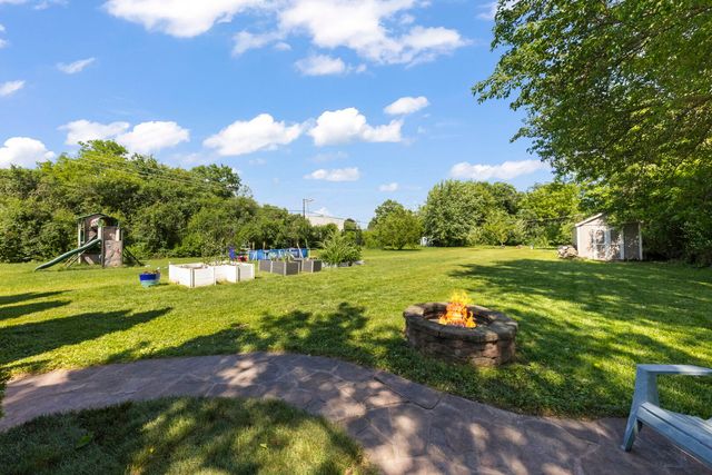 517 N Warwick Avenue, Westmont, IL 60559