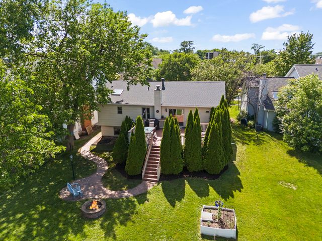 517 N Warwick Avenue, Westmont, IL 60559