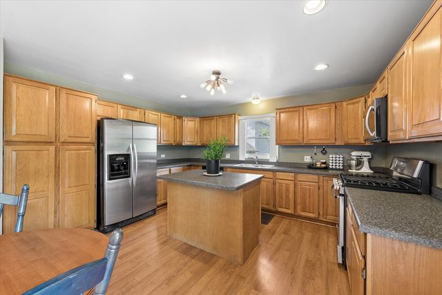 517 N Warwick Avenue, Westmont, IL 60559