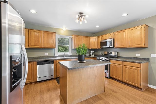 517 N Warwick Avenue, Westmont, IL 60559
