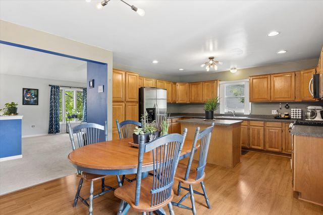 517 N Warwick Avenue, Westmont, IL 60559