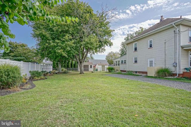 18 OAK ST, Gibbstown, NJ 08027