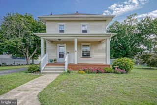 18 OAK ST, Gibbstown, NJ 08027